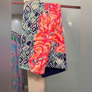 Serene Blue Pink Floral Cropped Leggings. Size small. BNWOT.